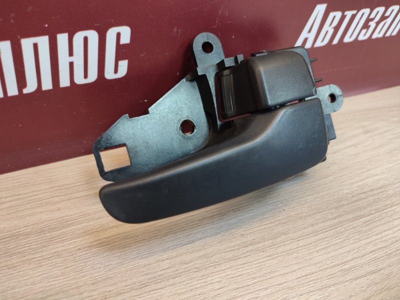 Внутренняя  ручка двери