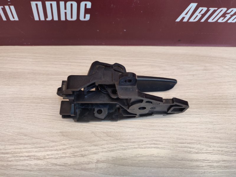 Внутренняя  ручка двери