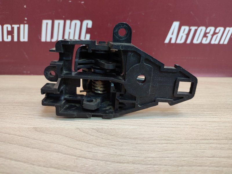 Внутренняя  ручка двери