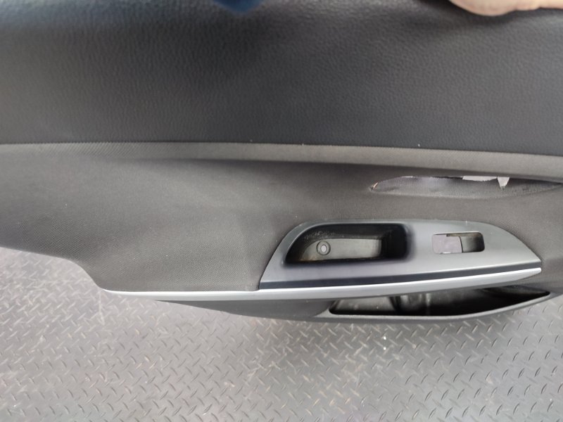 Обшивка боковой двери