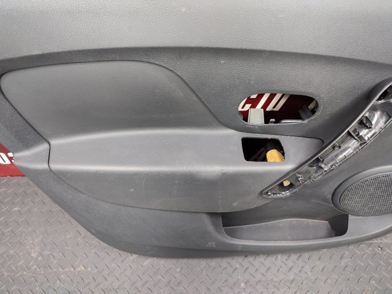 Обшивка боковой двери