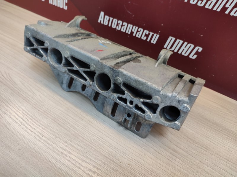 Кронштейн впускного коллектора