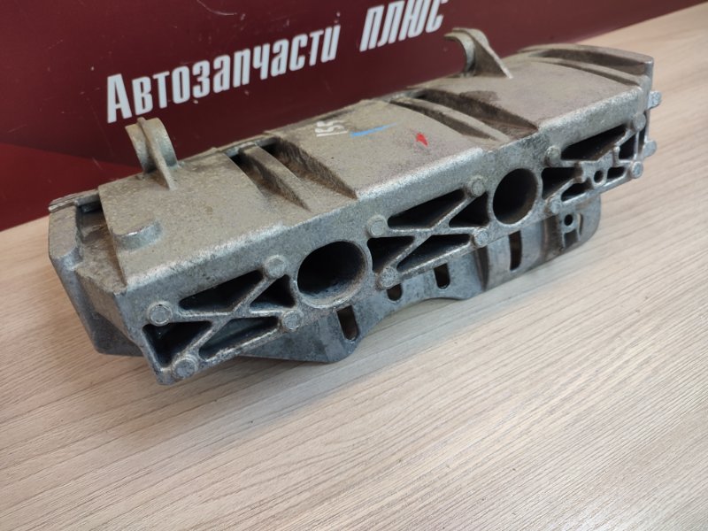 Кронштейн впускного коллектора