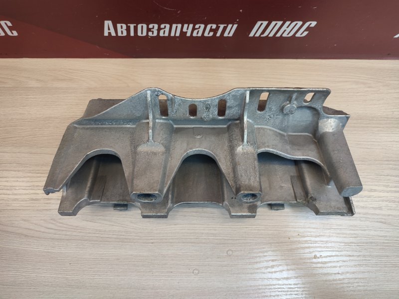 Кронштейн впускного коллектора