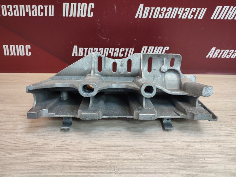 Кронштейн впускного коллектора