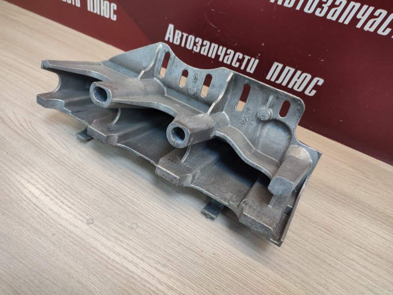 Кронштейн впускного коллектора