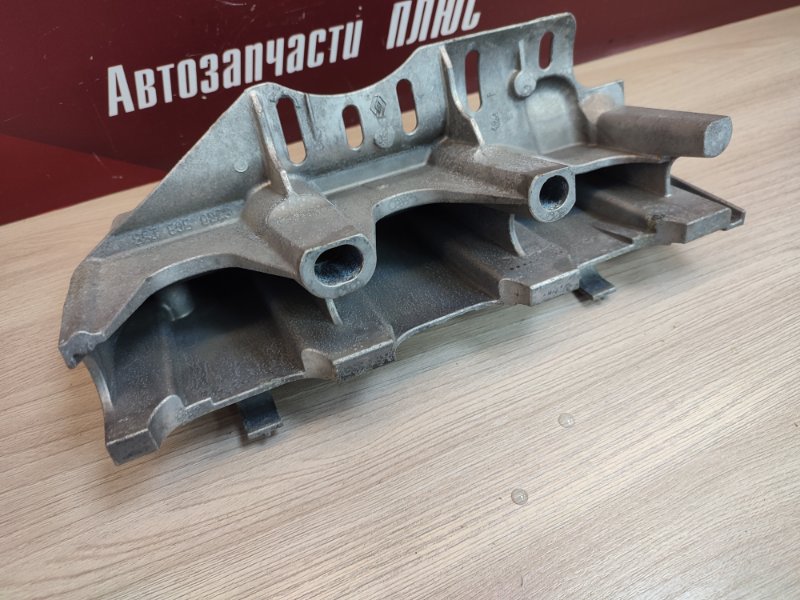 Кронштейн впускного коллектора