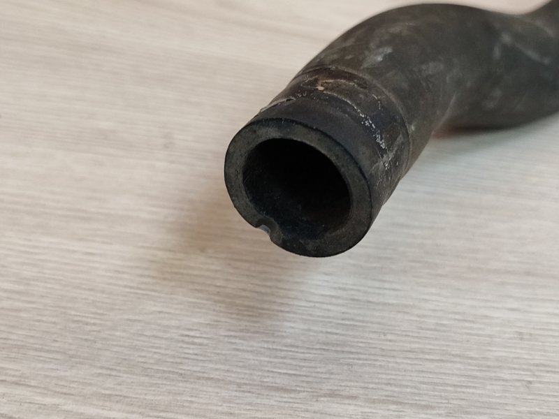 Патрубок радиатора нижний