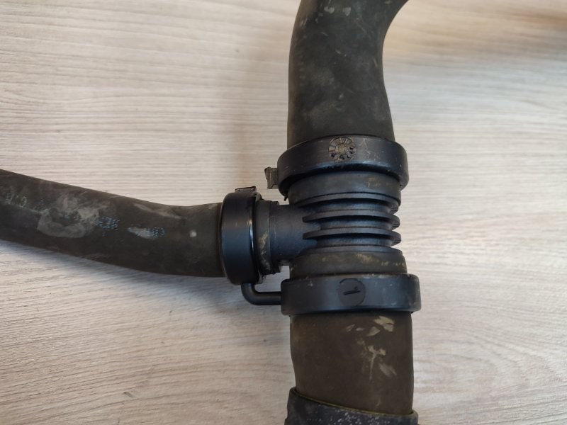 Патрубок радиатора нижний