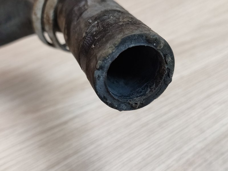 Патрубок отопителя