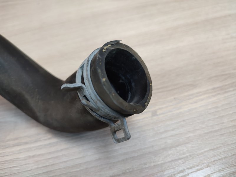 Патрубок радиатора