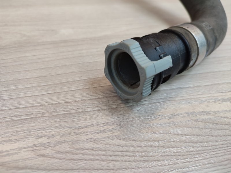 Патрубок отопителя