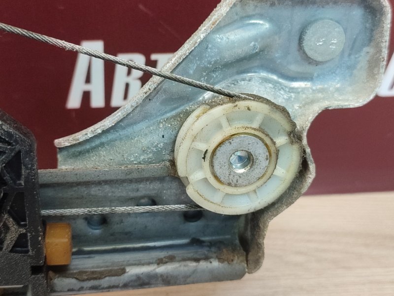 Стеклоподъемник    двери