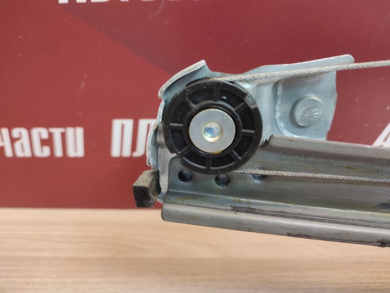 Стеклоподъемник    двери