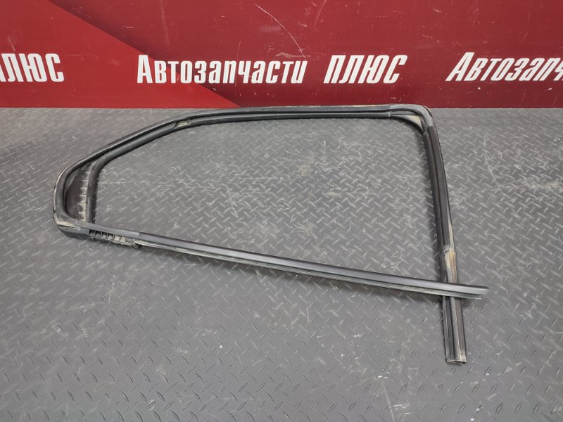 Уплотнитель стекла двери