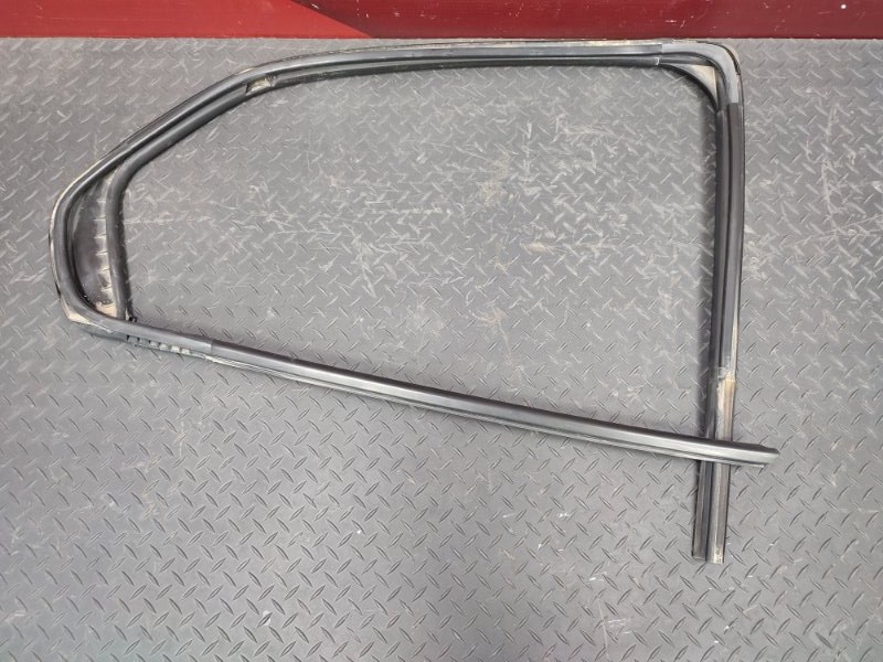 Уплотнитель стекла двери