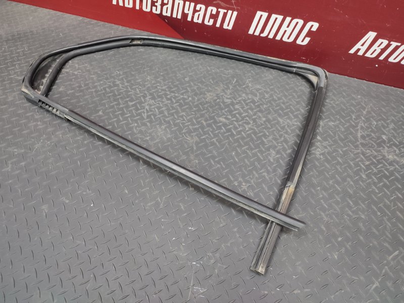 Уплотнитель стекла двери