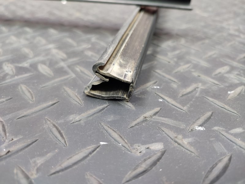 Уплотнитель стекла двери