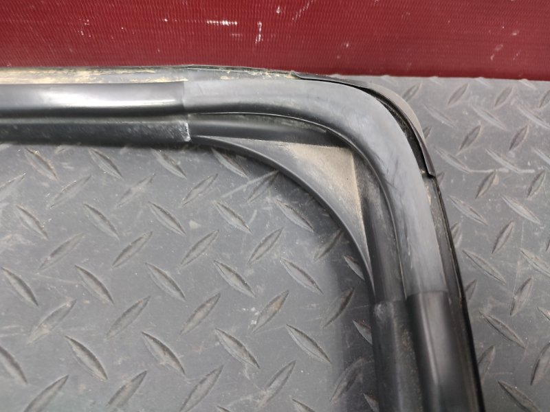 Уплотнитель стекла двери