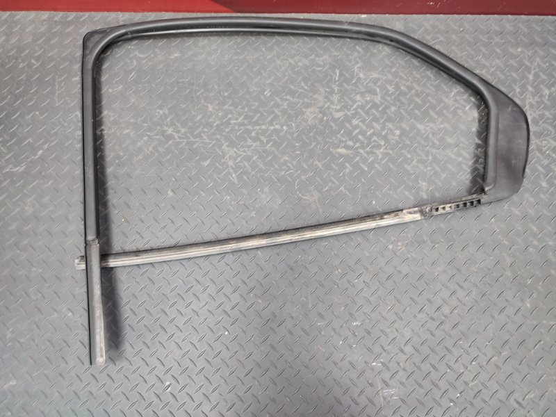 Уплотнитель стекла двери