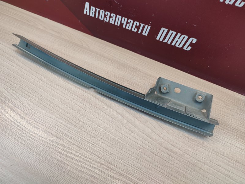 Направляющая стекла     двери