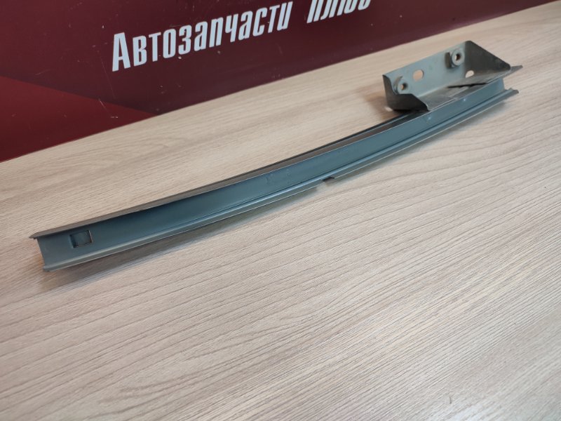 Направляющая стекла     двери