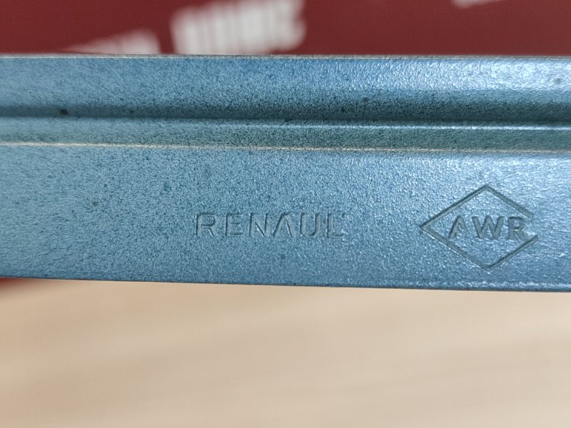 Направляющая стекла     двери