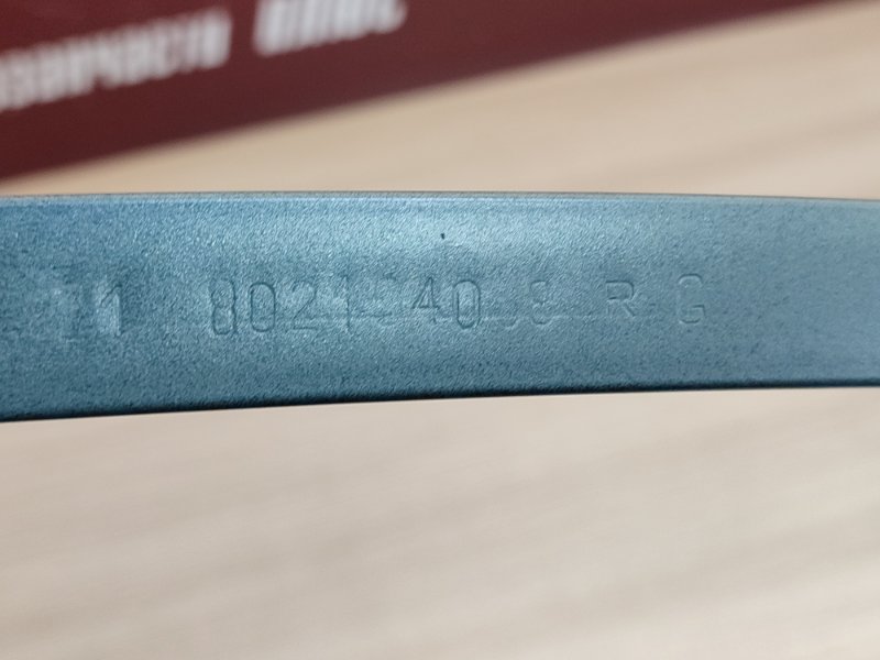 Направляющая стекла     двери