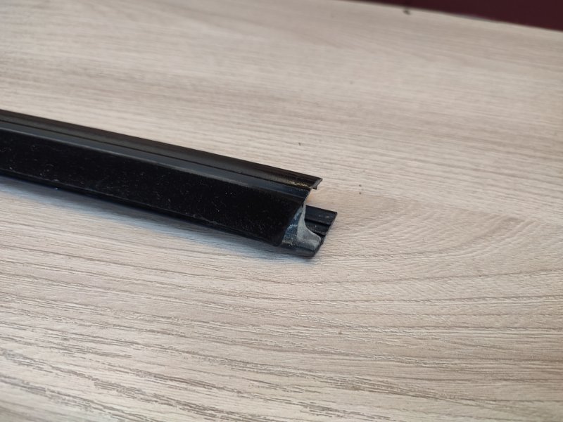 Уплотнитель стекла двери внешний