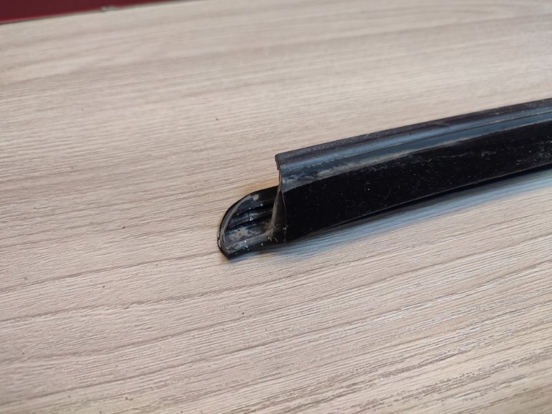 Уплотнитель стекла двери внешний