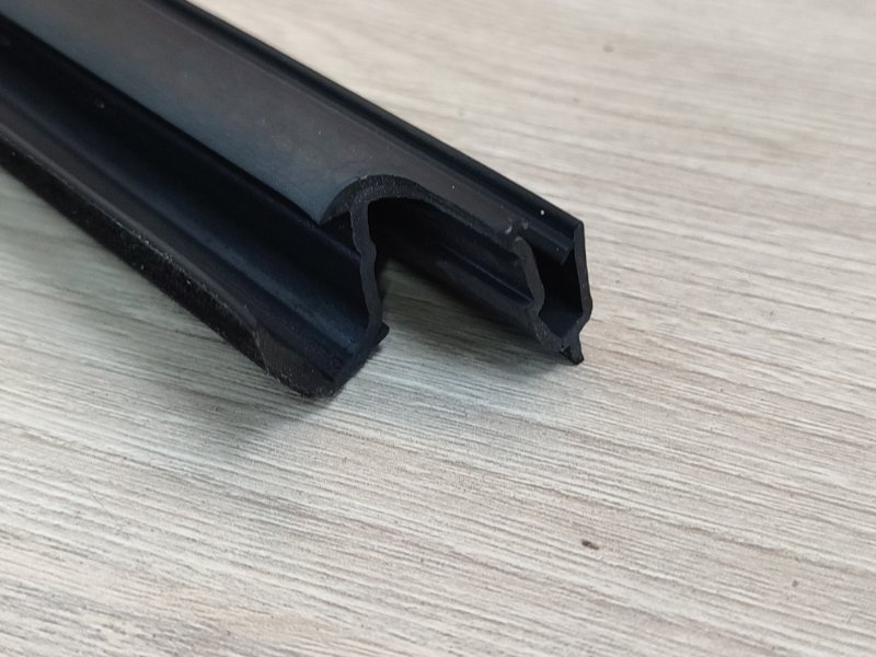 Уплотнитель стекла двери внутренний