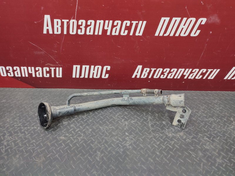 Горловина лючка бензобака