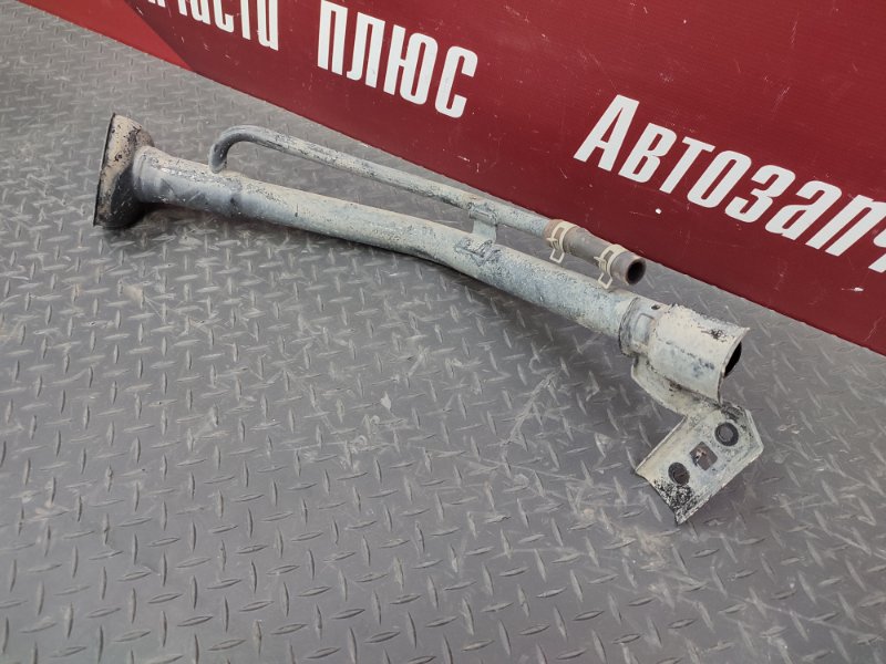 Горловина лючка бензобака