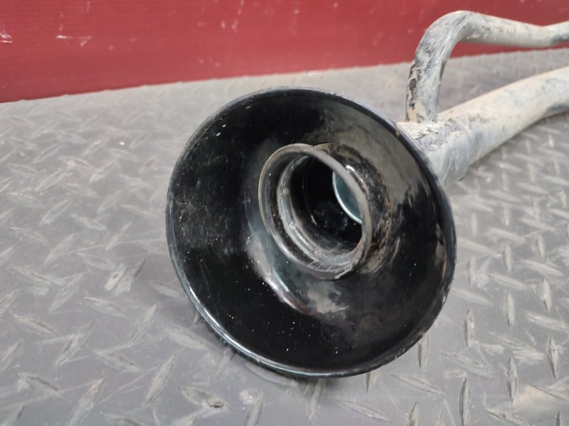 Горловина лючка бензобака