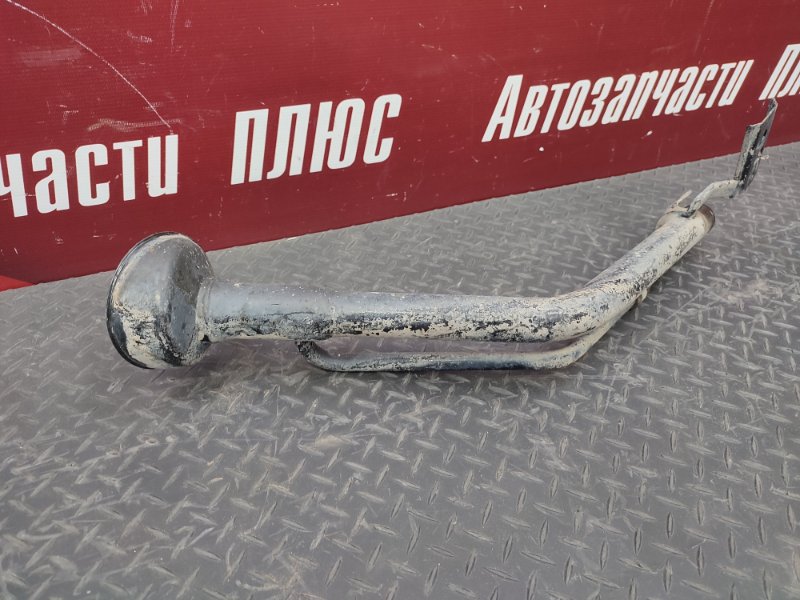 Горловина лючка бензобака