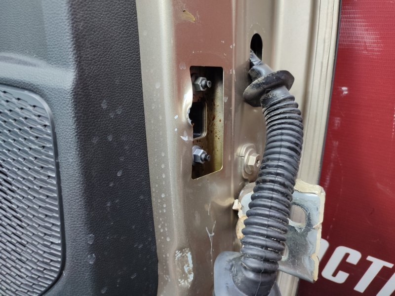 Дверь боковая