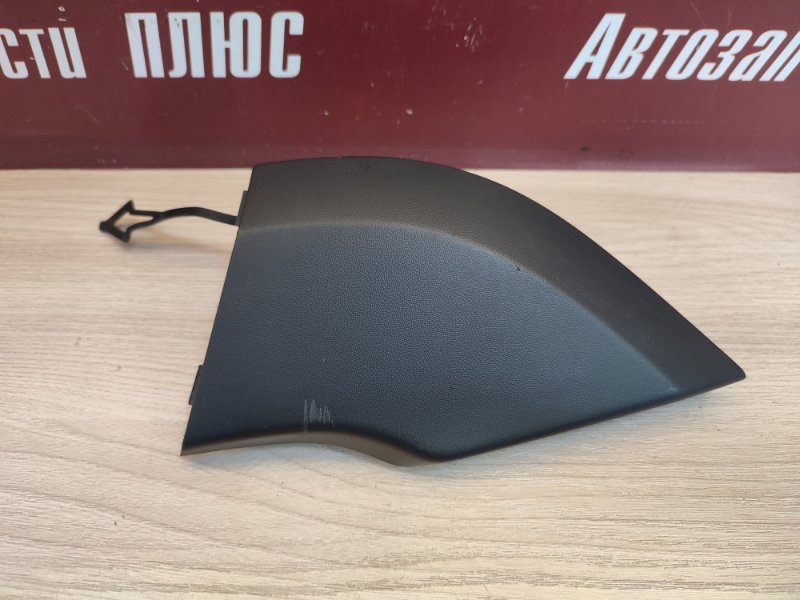 Заглушка буксировочного крюка