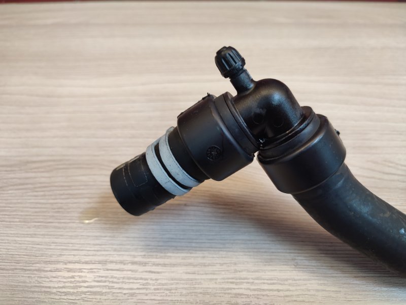 Патрубок отопителя