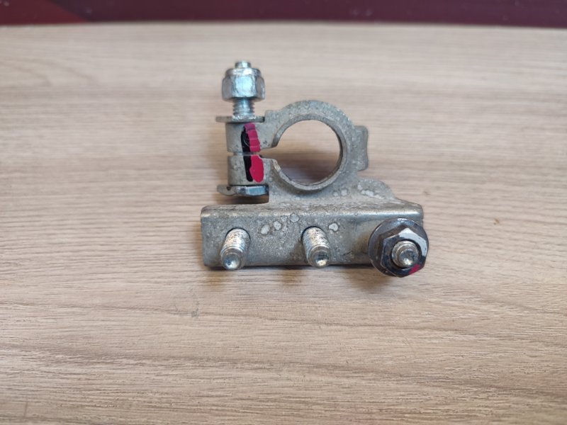 Клемма аккумулятора (минусовая)