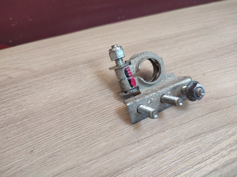 Клемма аккумулятора (минусовая)