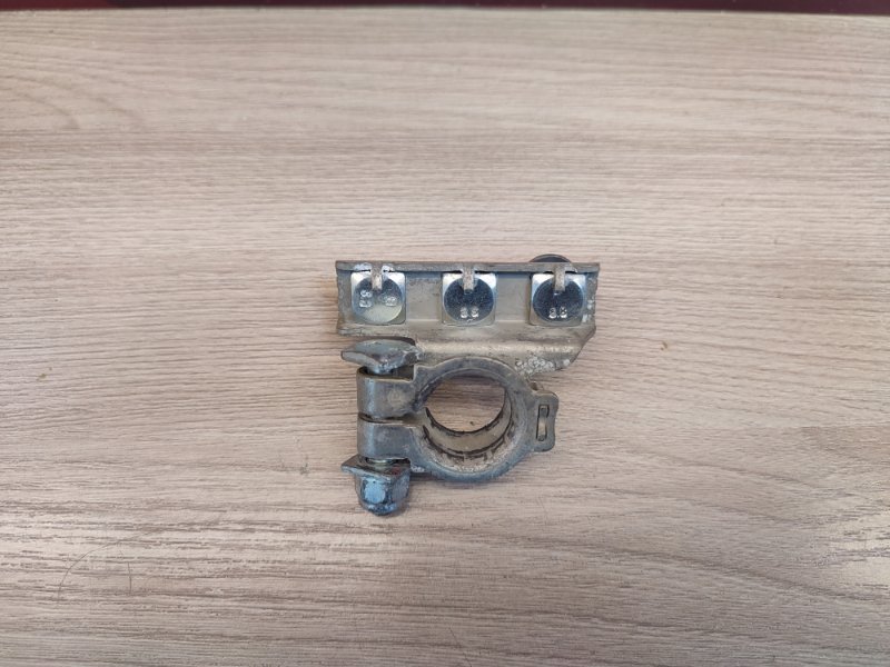 Клемма аккумулятора (минусовая)