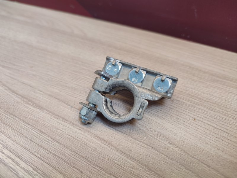 Клемма аккумулятора (минусовая)