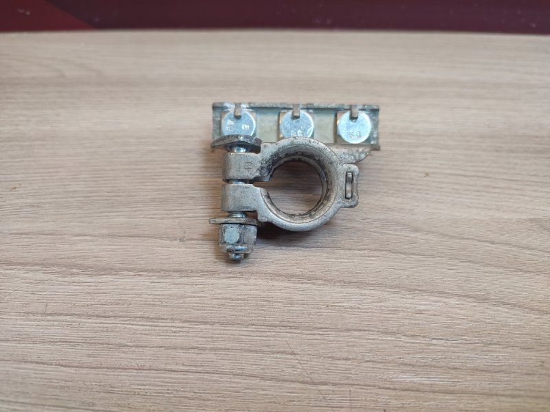 Клемма аккумулятора (минусовая)