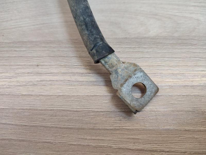 Клемма аккумулятора (минусовая)