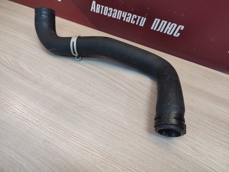 Верхний патрубок радиатора