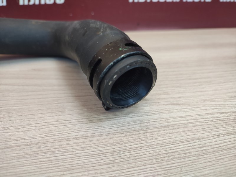 Верхний патрубок радиатора