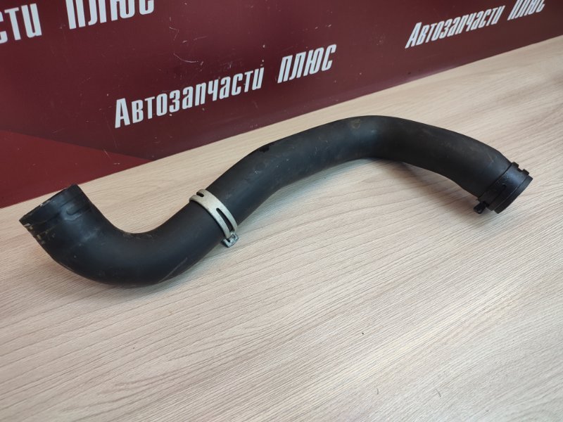 Верхний патрубок радиатора