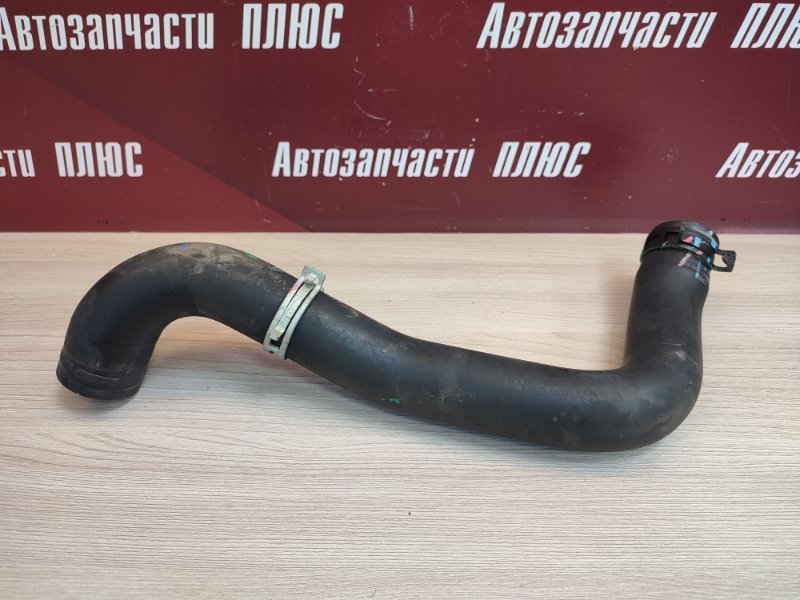 Верхний патрубок радиатора