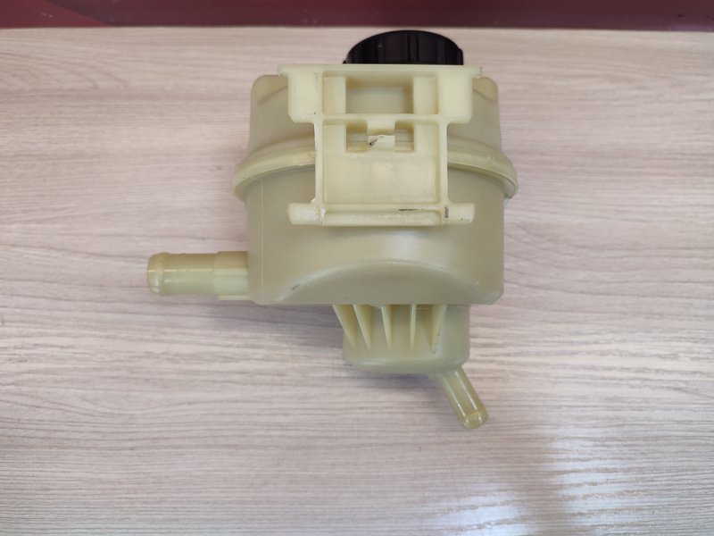 Бачок гидроусилителя руля