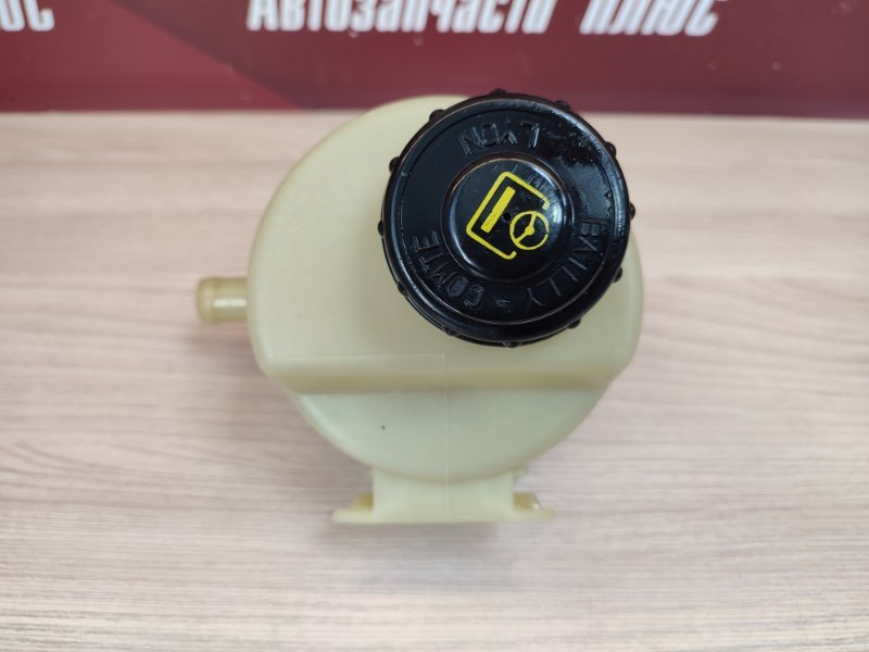 Бачок гидроусилителя руля